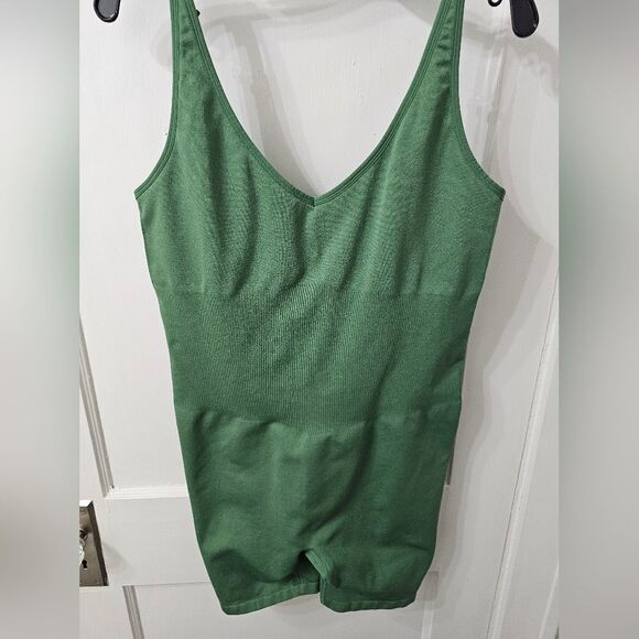 PINK 6" SEAMLESS WORKOUT ONESIE sz xl, excellent condition - Picture 5 of 6